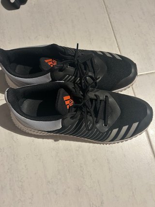 Zapatillas Adidas Negras y gris