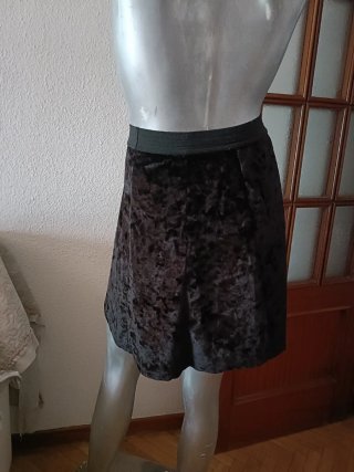 Minifalda de terciopelo negro