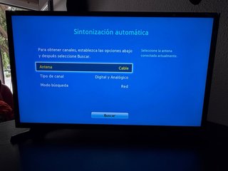 TV Samsung 32” LED con mando y fuente