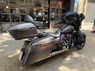 Harley Davidson Street Glide CVO Gris/Rojo