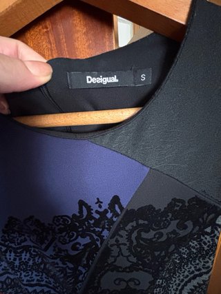 Vestido azul y negro con estampado estilo Desigual