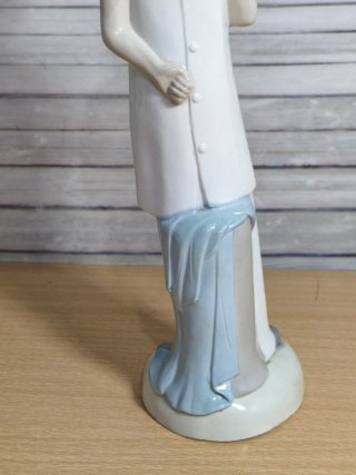 Figura de porcelana doctor