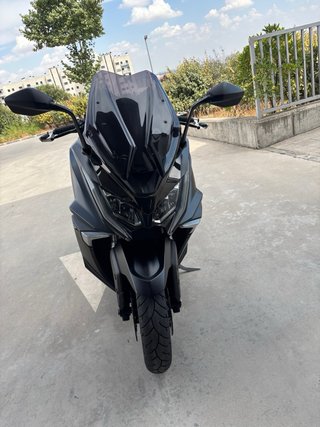 Kymco AK 550 Maxi Scooter Negra/Gris
