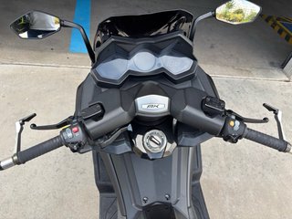 Kymco AK 550 Maxi Scooter Negra/Gris