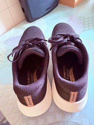 Skechers Air Arch Fit Mujer Negro Dorado