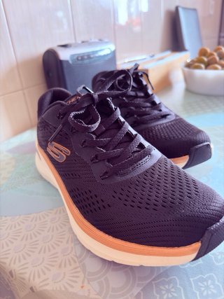 Skechers Air Arch Fit Mujer Negro Dorado