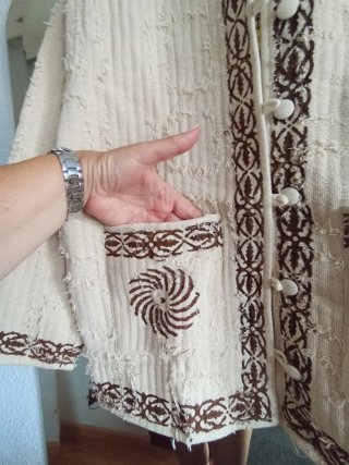 Chaqueta acolchada beige y marrón