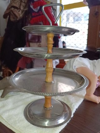 Frutero de metal y madera de 3 pisos