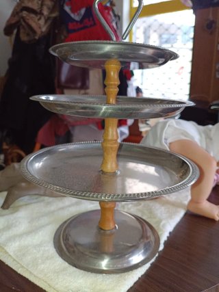Frutero de metal y madera de 3 pisos