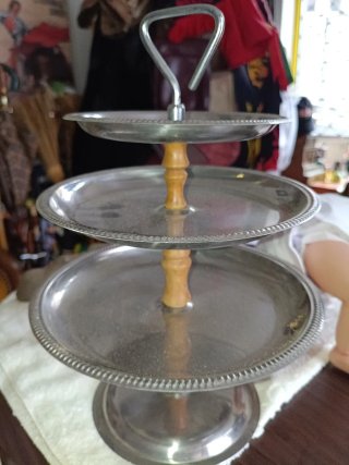 Frutero de metal y madera de 3 pisos