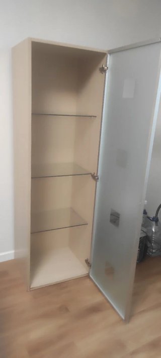 Vitrina expositora de madera y cristal