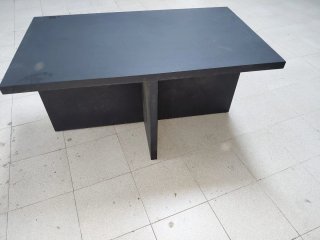 Mesa rectangular baja de madera negra