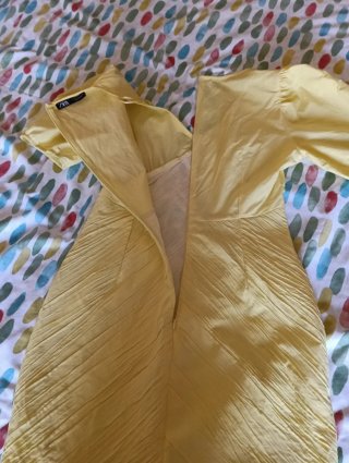 Vestido amarillo Zara