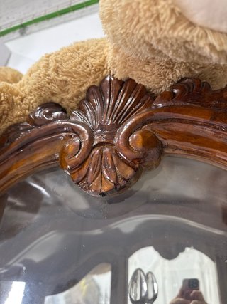 Vitrina antigua de madera y cristal