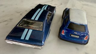 Coches de juguete azules