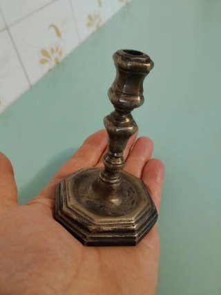 Piccolo candeliere vintage in metallo