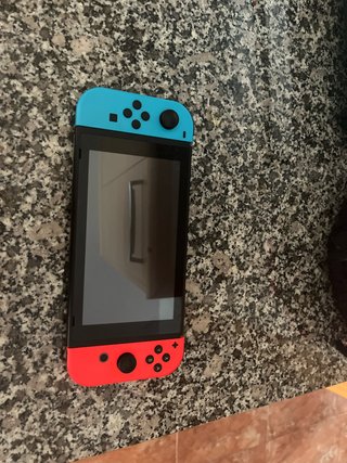Nintendo Switch + funda i cargadores +mandos