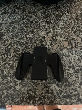 Nintendo Switch + funda i cargadores +mandos