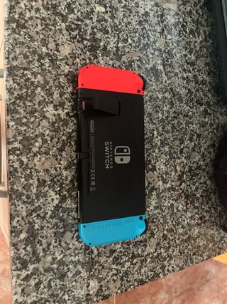 Nintendo Switch + funda i cargadores +mandos