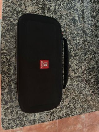 Nintendo Switch + funda i cargadores +mandos