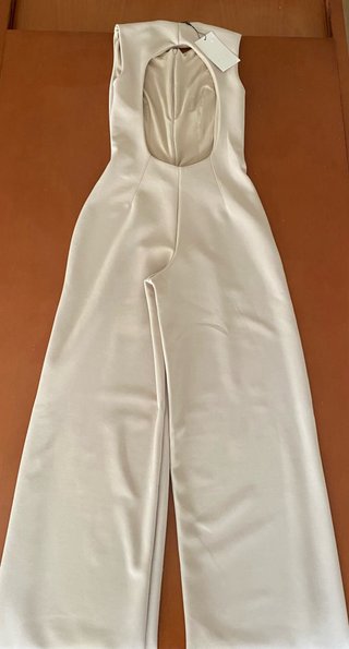 Mono Zara crema pierna ancha espalda abierta