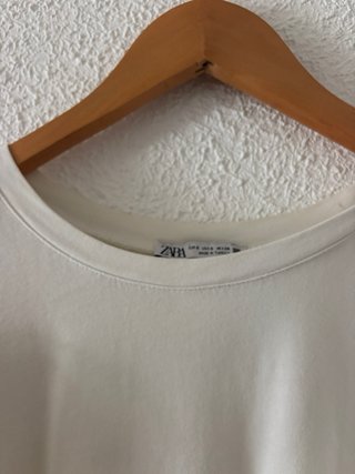 Camiseta blanca con volantes