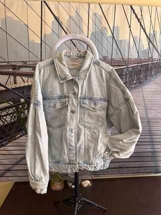 Chaqueta vaquera Stradivarius denim azul claro