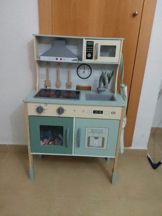 Cocinita de juguete con accesorios