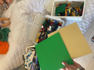 Lego. Muchas piezas y muñecos