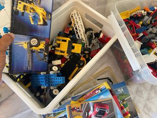 Lego. Muchas piezas y muñecos