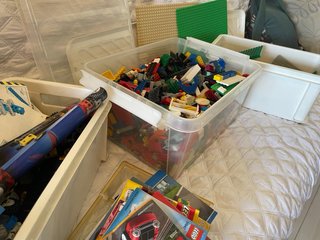 Lego. Muchas piezas y muñecos