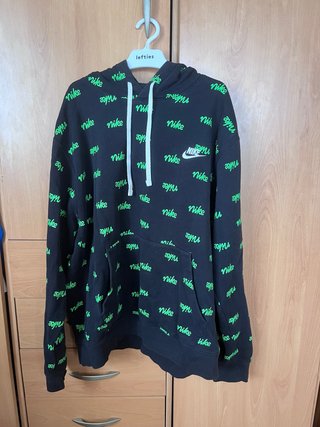 Sudadera Nike Negra con Logo Verde