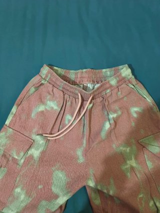 Pantalones cargo tie-dye rosas