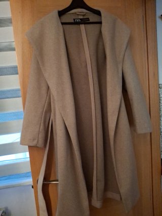 Abrigo Zara Beige con Cinturón