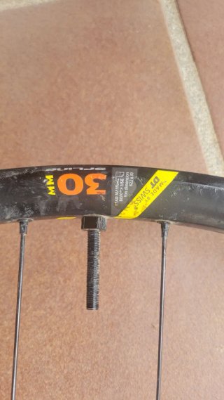 Rueda DT Swiss E1700 Spline 29" 28H 30mm