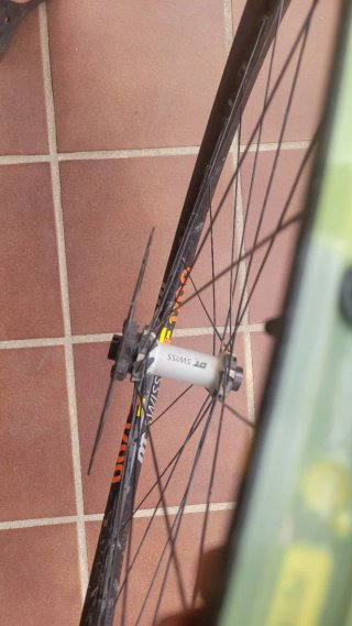 Rueda DT Swiss E1700 Spline 29" 28H 30mm