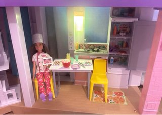 Casa de muñecas Barbie y 3 Barbies