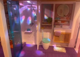 Casa de muñecas Barbie y 3 Barbies
