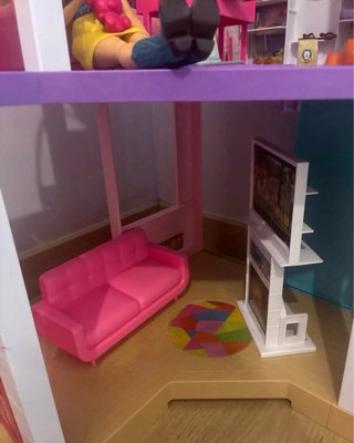 Casa de muñecas Barbie y 3 Barbies