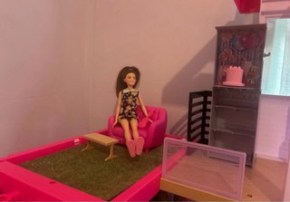Casa de muñecas Barbie y 3 Barbies