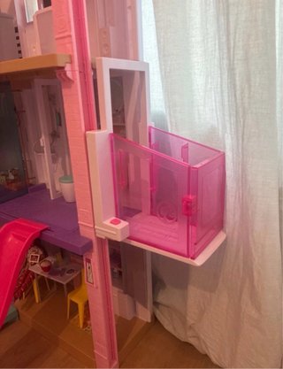 Casa de muñecas Barbie y 3 Barbies
