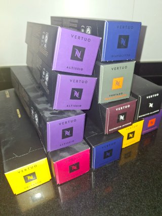 Cafetera Nespresso Vertuo Next. Regalo de cápsulas