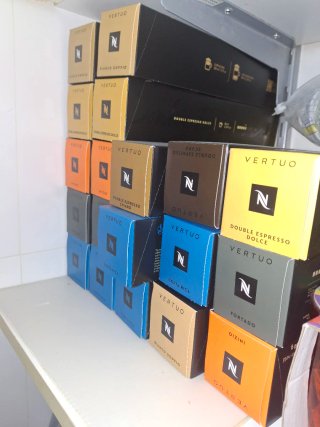 Cafetera Nespresso Vertuo Next. Regalo de cápsulas