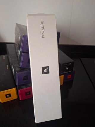 Cafetera Nespresso Vertuo Next. Regalo de cápsulas