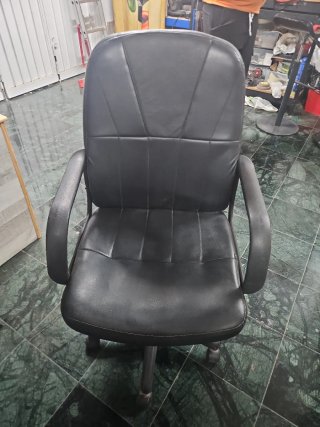 Silla de oficina negra