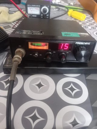 Emisora CB 27MHz President Taylor FM y AM.