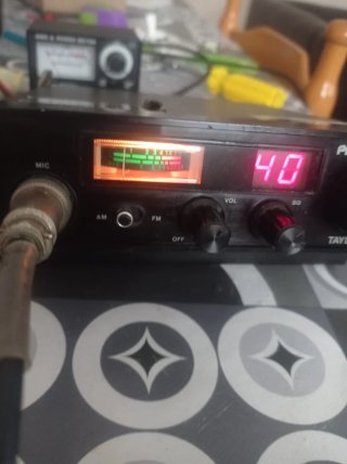 Emisora CB 27MHz President Taylor FM y AM.