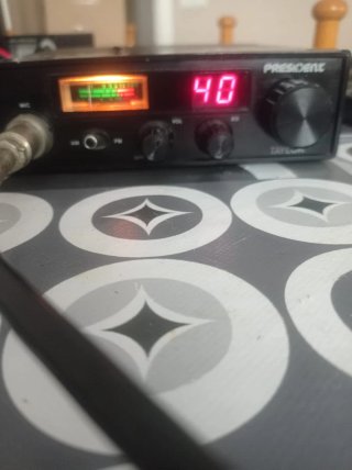 Emisora CB 27MHz President Taylor FM y AM.