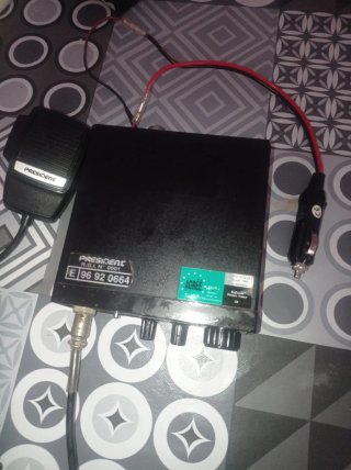 Emisora CB 27MHz President Taylor FM y AM.