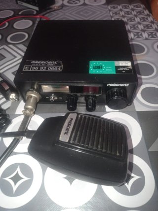 Emisora CB 27MHz President Taylor FM y AM.